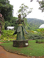 Ossanha Statue