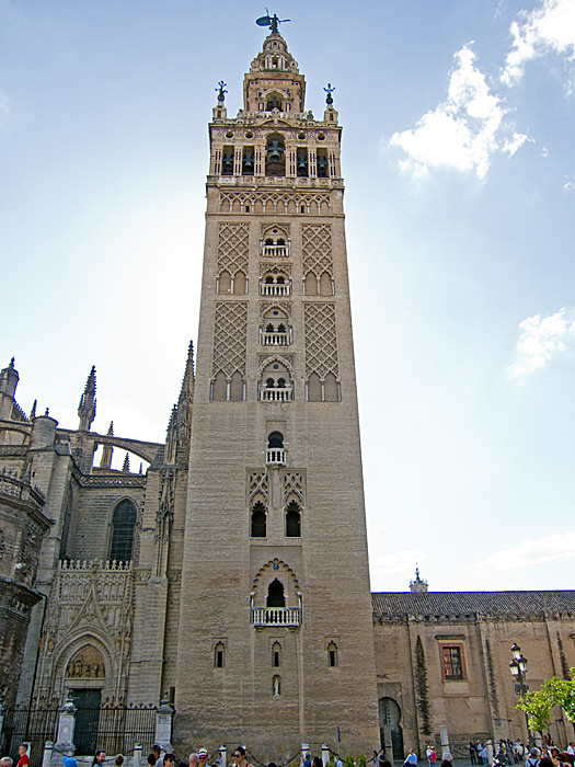 [La Giralda Tower]