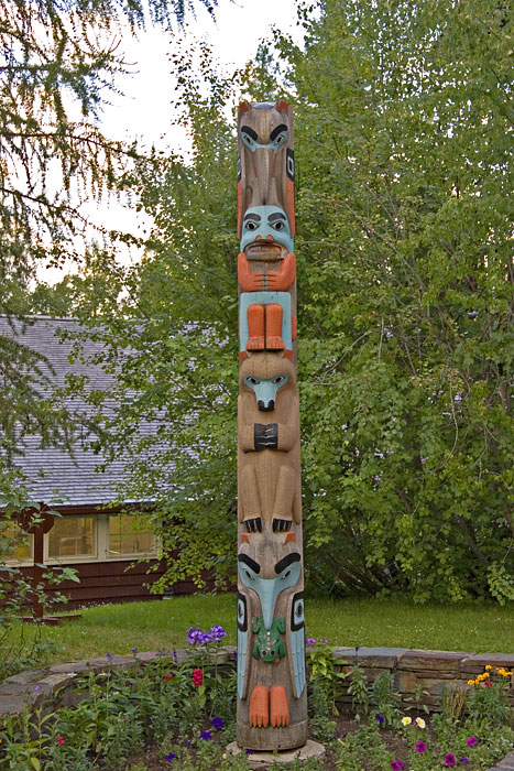 [Lake McDonald Lodge: Totem Pole]